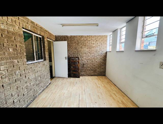 166M² WAREHOUSE TO LET IN ROBERTVILLE